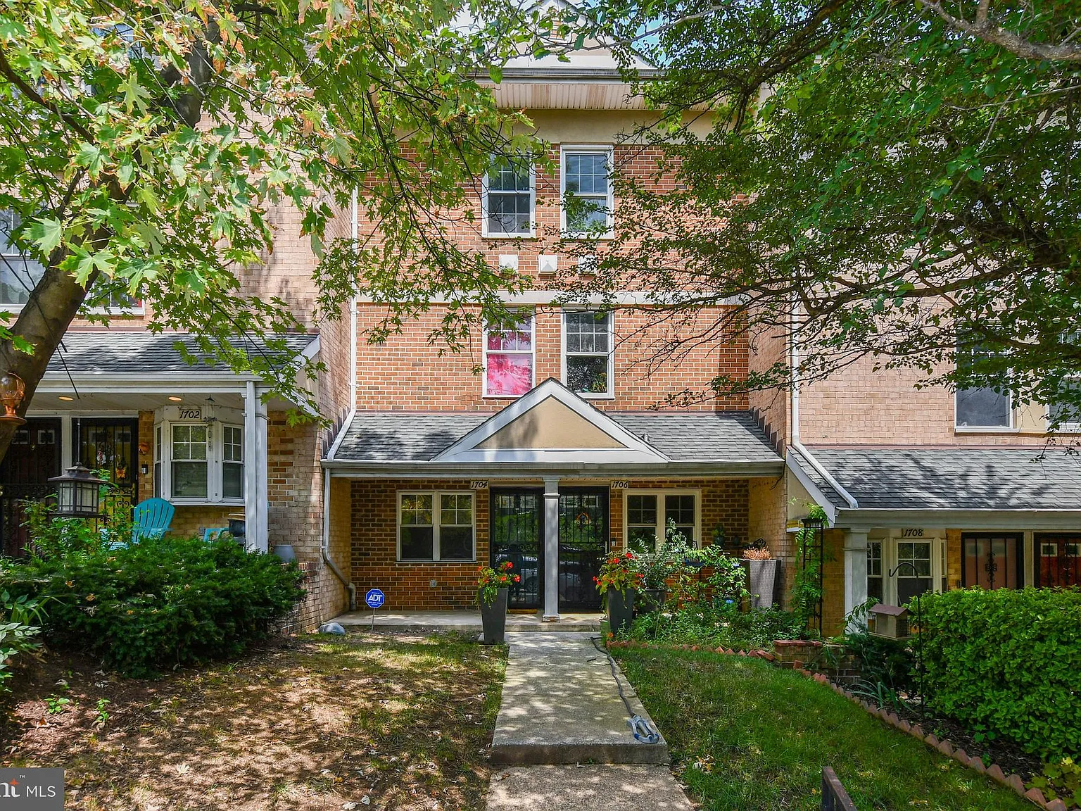 4 bed, 2.0 bath, 1518 sqft, $4,000 — Photo 1
