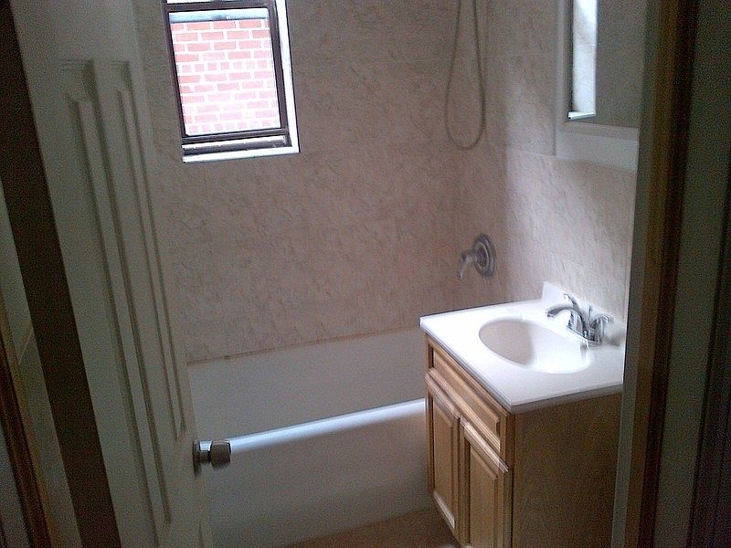 2nd image of 2322 28th St Bsmt 2