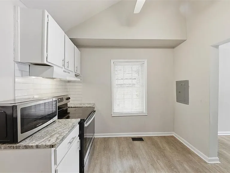 154 Lawton St SW — Photo 13