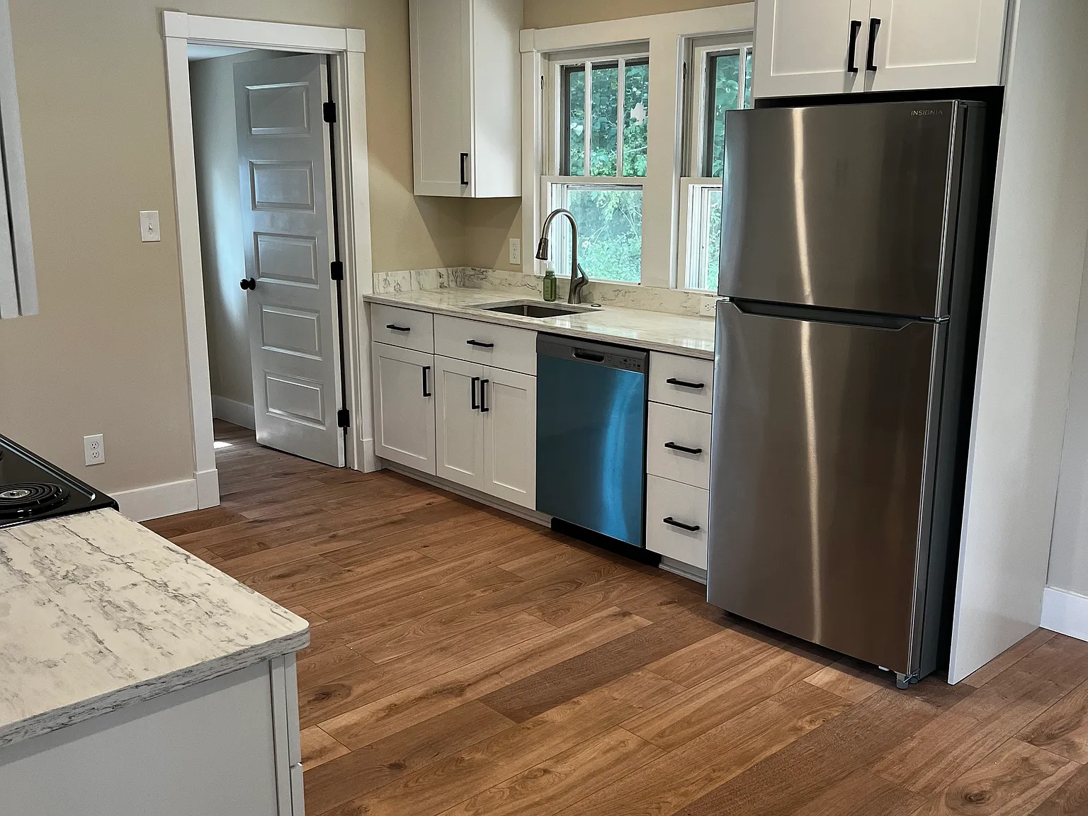 2 bed, 700 sqft, $2,500 — Photo 3