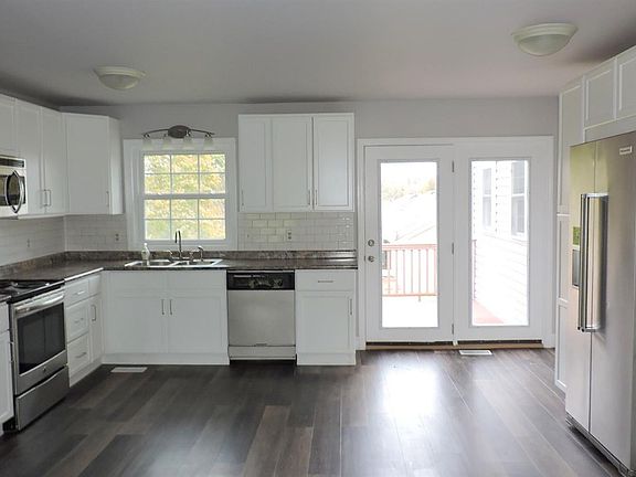4th image of 380 Missionary Ln