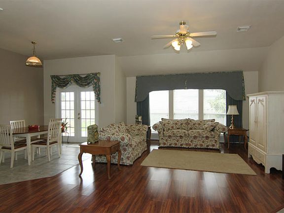 5th image of 5910 Regency Dr