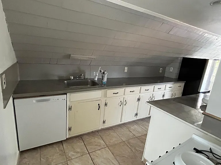 25 Oneco St #3 — Photo 2