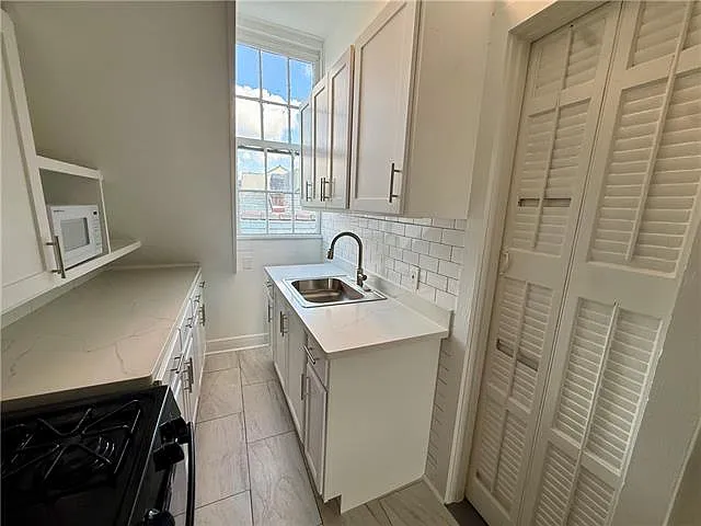 1123 Burgundy St #B — Photo 11