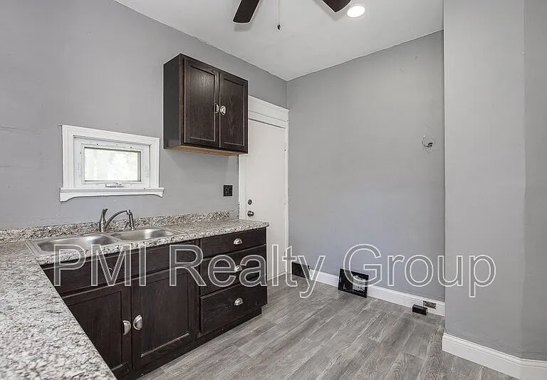 12203 Castlewood Ave — Photo 15