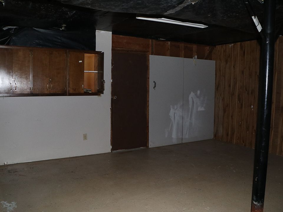 Another view of garage area