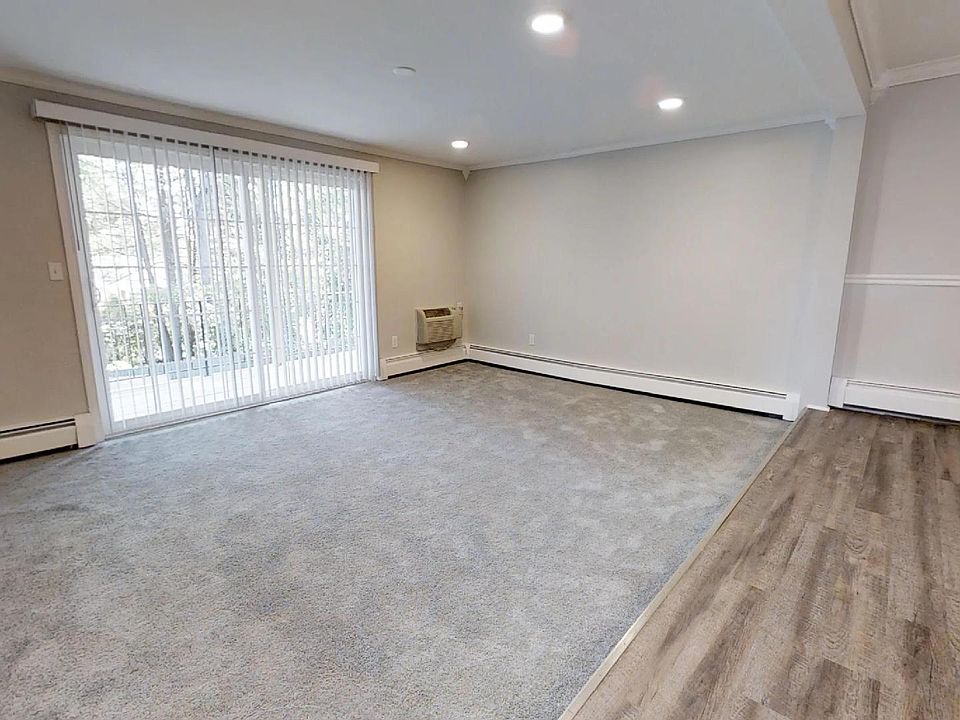 Lofts and Townhomes at International Apartment Rentals North