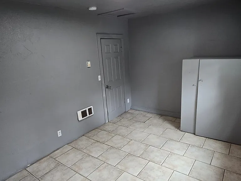 2455 Long St #1/2 — Photo 7