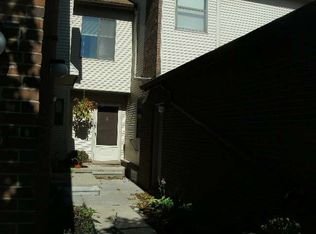 6745 Ridgefield Cir BUILDING 5, West Bloomfield, MI 48322