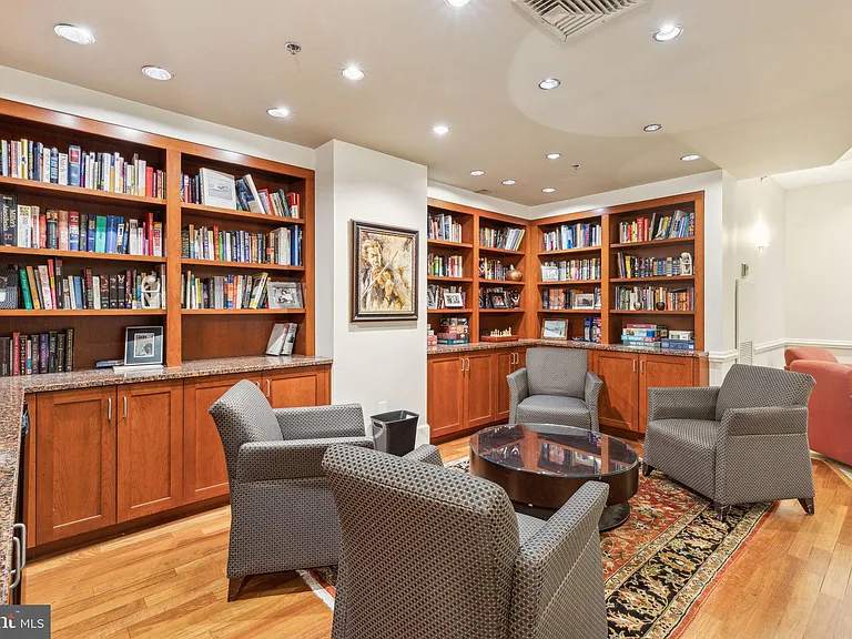 1500 Chestnut St #8G — Photo 17
