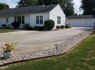 70 Mitchell Ave, Charleston, IL 61920