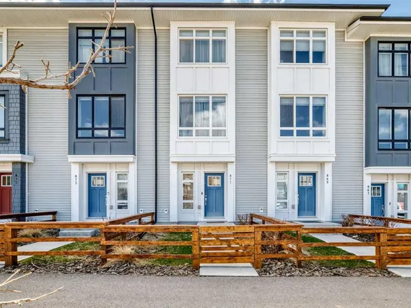 871 E Belmont Dr SW, Calgary, AB T2X 4P2