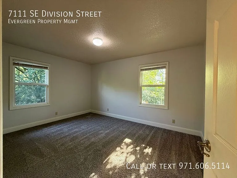7111 SE Division St — Photo 11