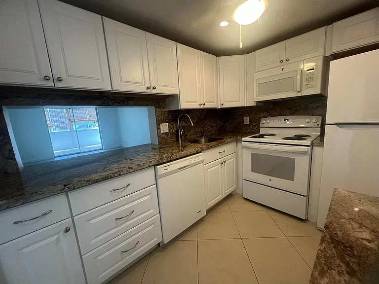 2615 NE 3rd Ct #213 — Photo 3