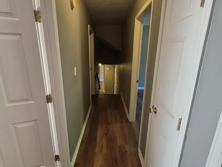 712 Michael Dr — Photo 9