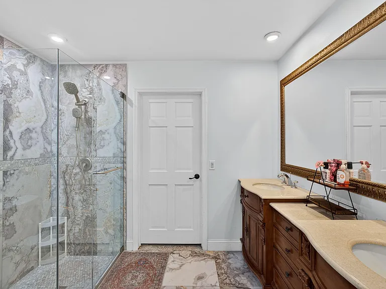 168 Thornton Dr — Photo 32