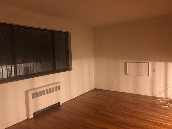 5th image of 194 Seaview Ave APT 2B