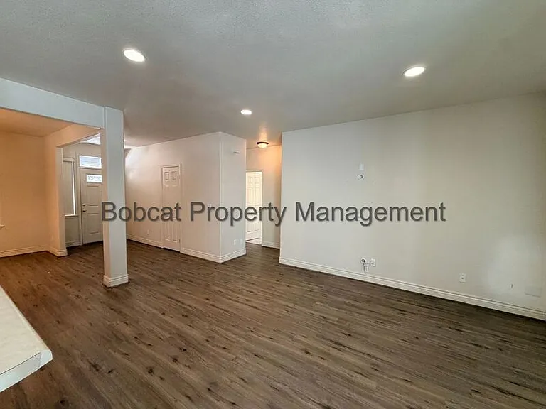 1362 Branden Ln — Photo 5