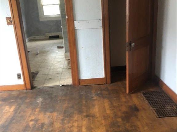 5th image of 3430 Linden Ave
