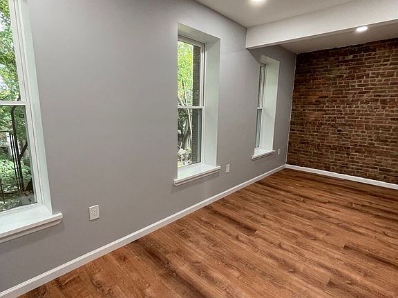 5th image of 106 Renwick St Floor 2