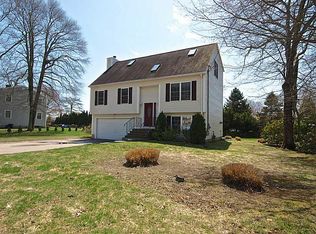 18 Conanicus Rd, Narragansett, RI 02882