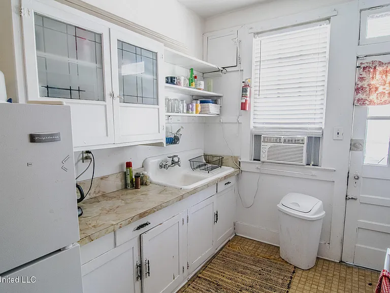 803 N Congress St #D — Photo 15