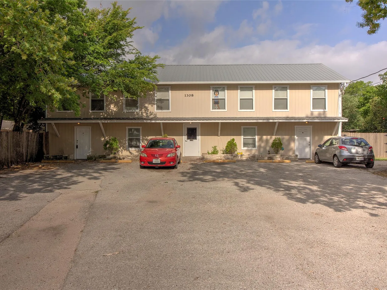 2 bed, 1.0 bath, 945 sqft, $995 — Photo 1