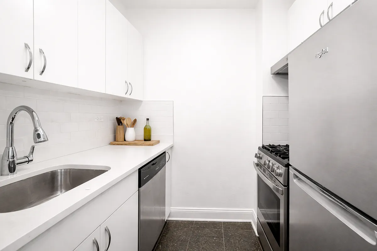 Building Photo - 457 W 17th St #11
