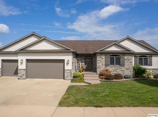 1501 Emerald Ct, Mason City, IA 50401