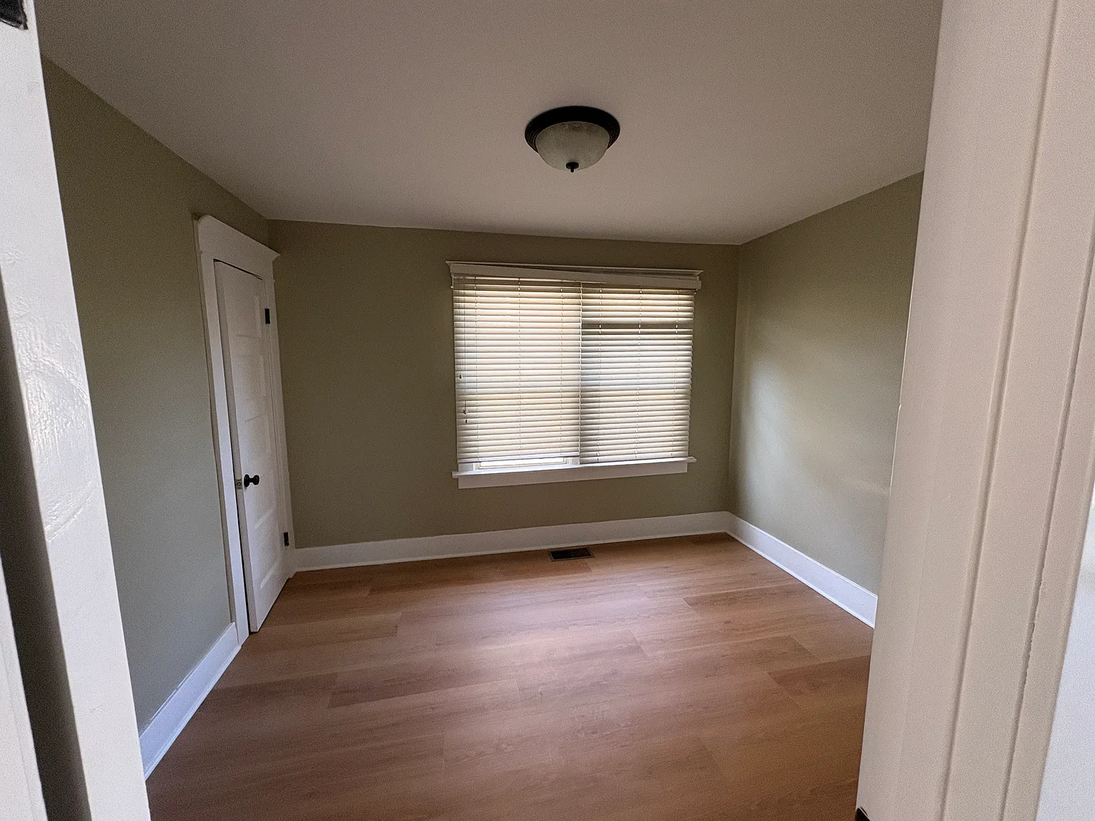 2 bed, 804 sqft, $3,850 — Photo 2