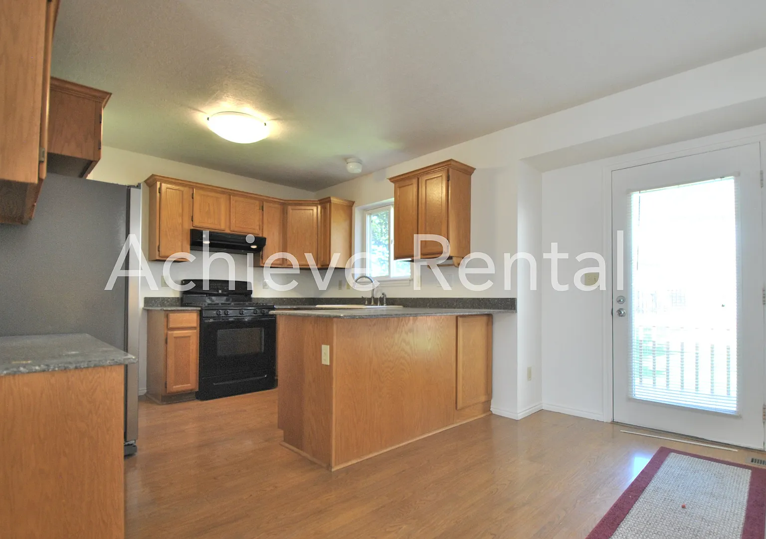 Beautiful 4-Bedroom Home with Huge Backyard & Extra Parking — Photo 4