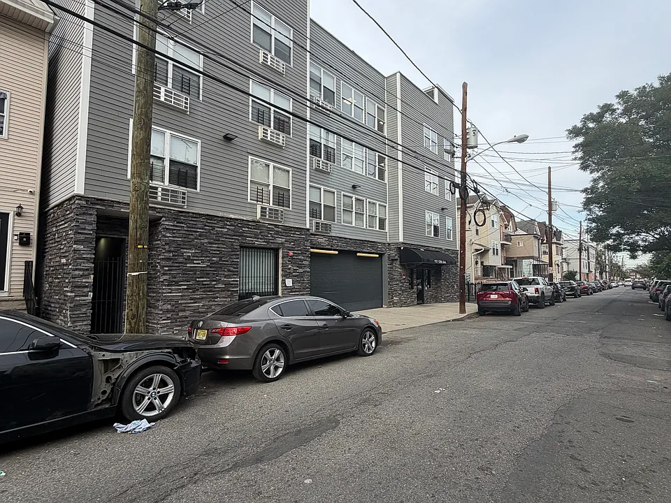 113 12th Ave #2