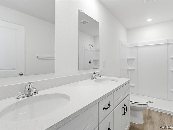 5th image of 1390 W Kenmore Dr