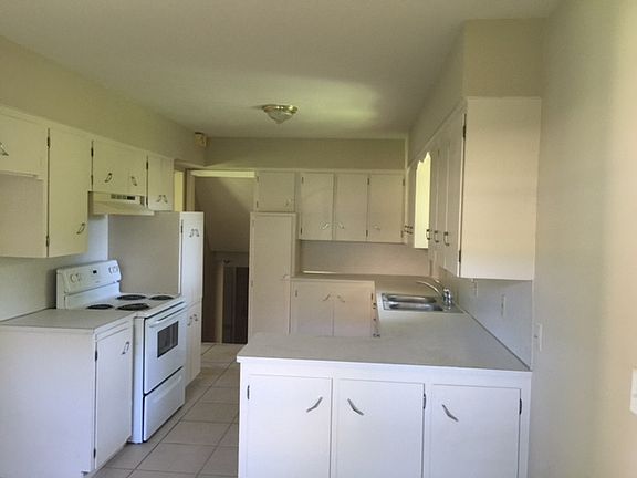 3rd image of 4901 Saratoga St