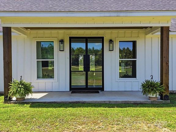 2nd image of 1016 County Road 4472