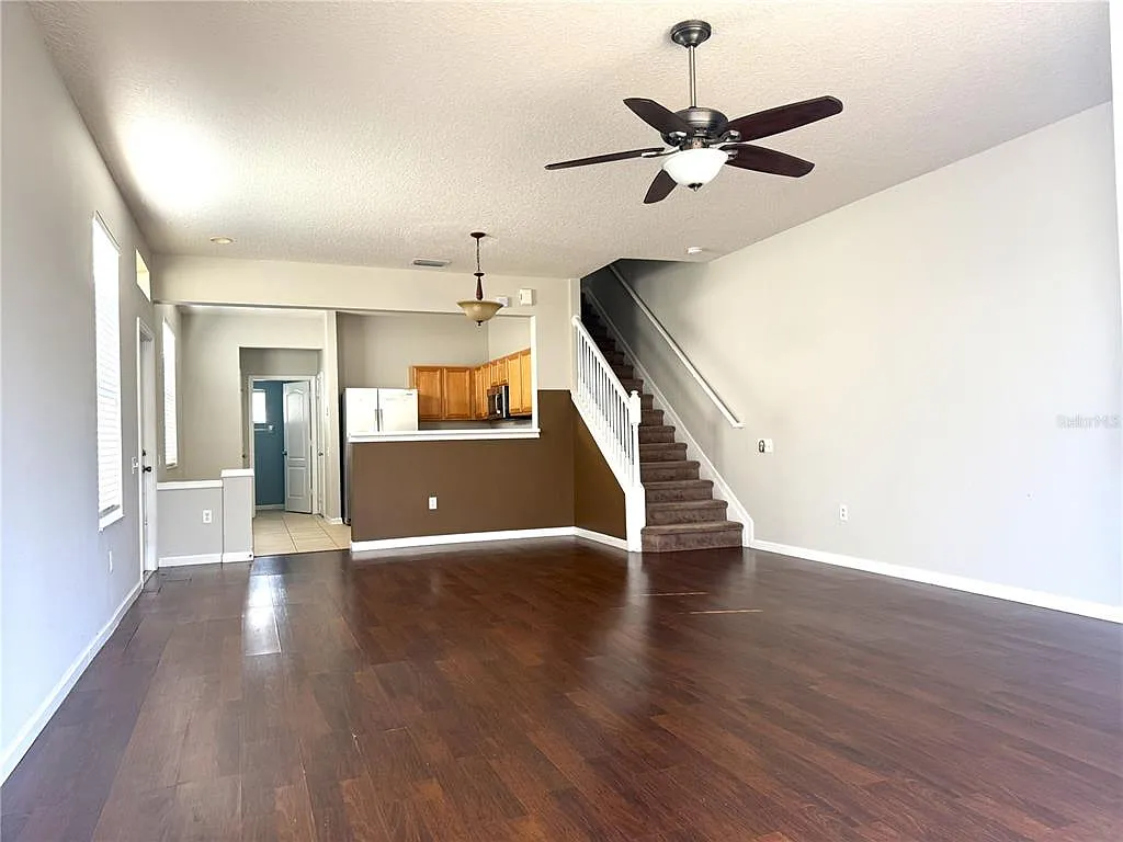 3 bed, 2.5 bath, 1545 sqft, $2,100 — Photo 4