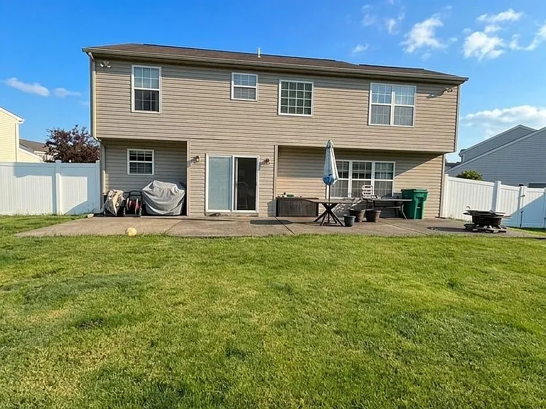 108 Parkside Dr — Photo 4