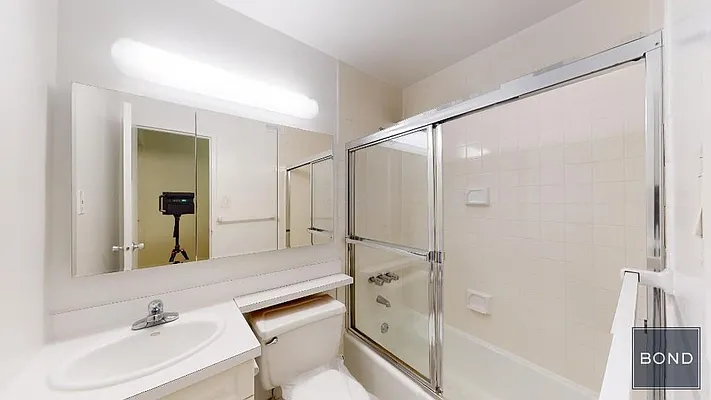 Rented by Bond New York | media 4