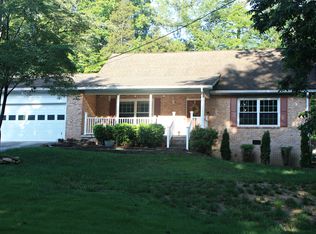 111 Newport Dr, Oak Ridge, TN 37830