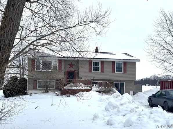 3815 Carmen Rd, Middleport, NY 14105