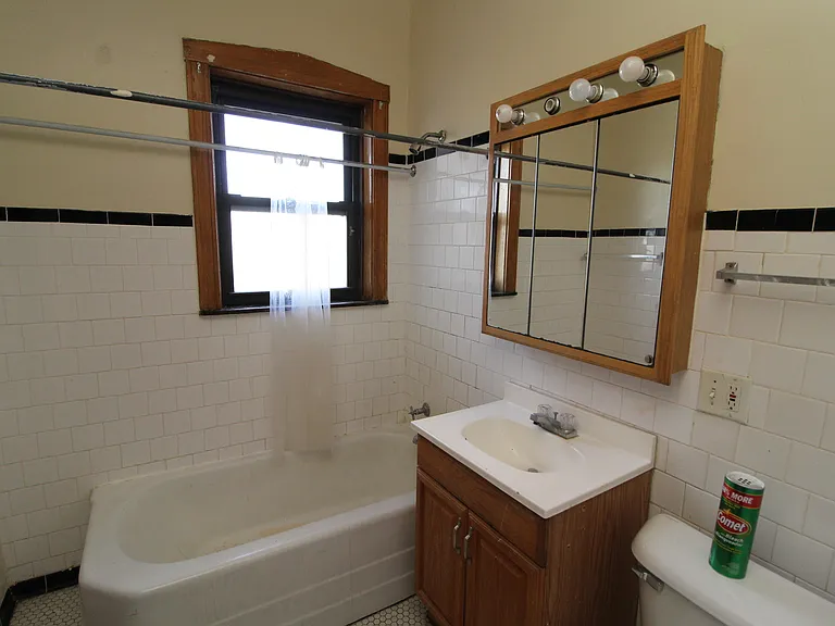 1728 W Juneway Ter #2E — Photo 5