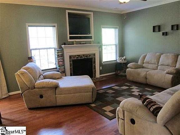 4th image of 315 Bellarine Dr