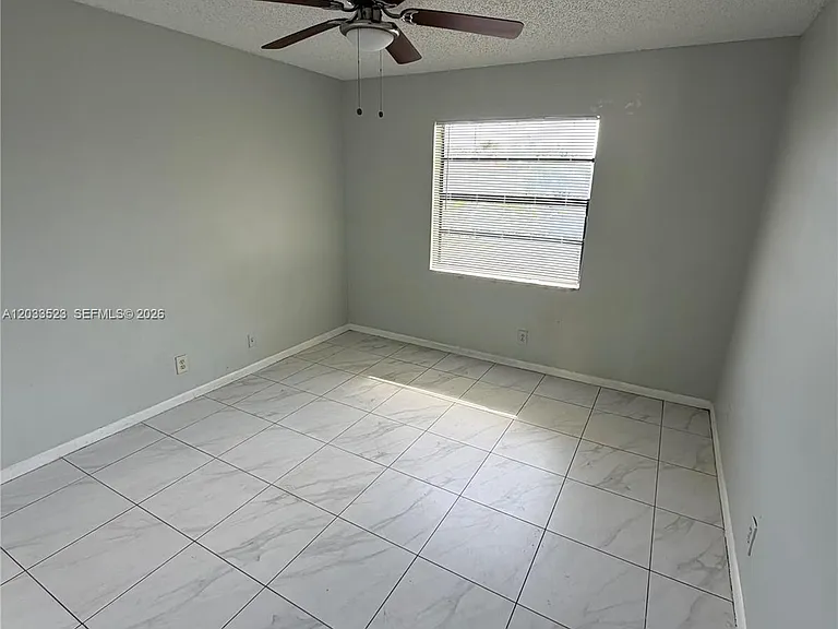 4016 Lakeside Dr #4016 — Photo 7
