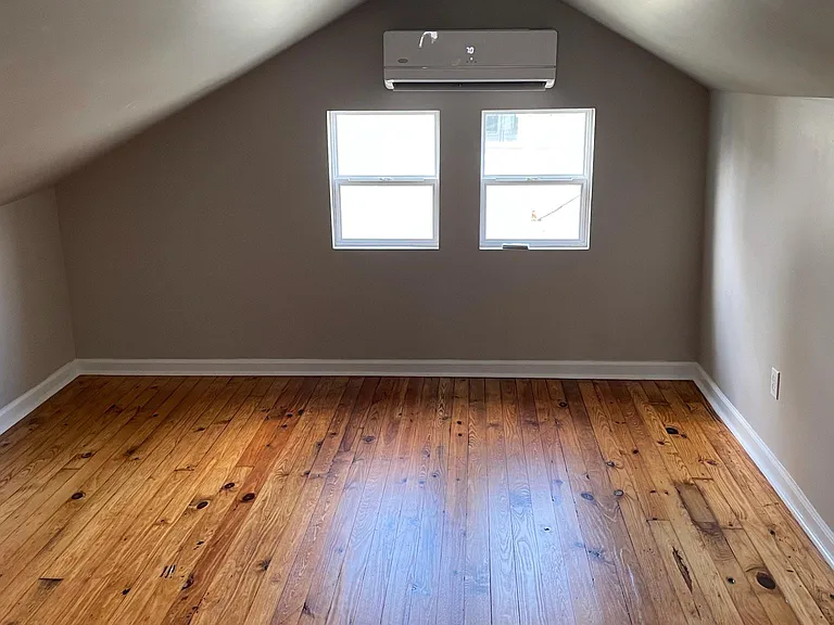 2110 Creighton Ave — Photo 20