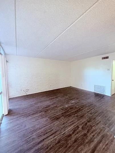 BROADWAY APARTMENTS — Photo 73