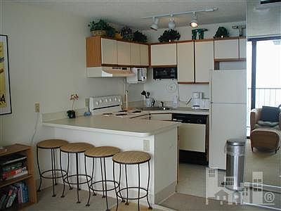 5th image of 1615 S Lake Park Boulevard #802