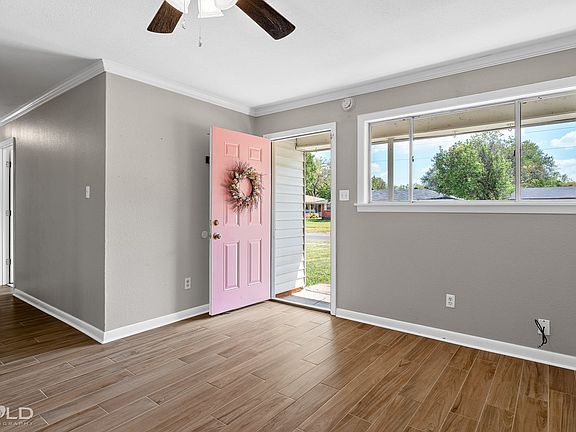 4th image of 2519 Waverly Dr