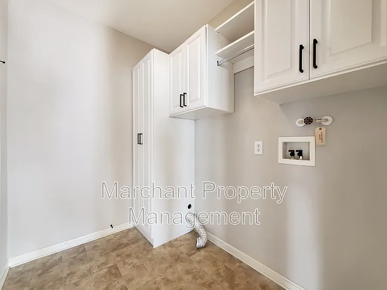 15 Silverthorn Ct — Photo 46