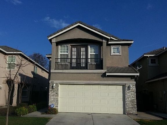 3rd image of 3109 English Oak Cir