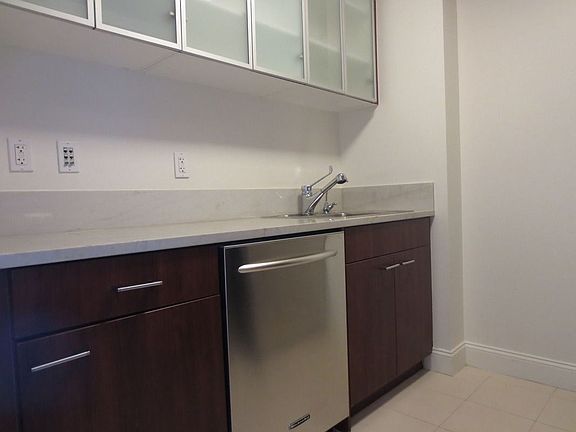 5th image of 217 E 96th St APT 35F